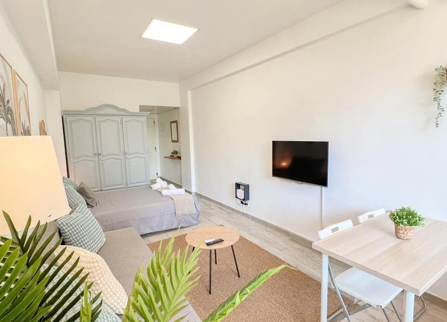 Cozy Studio With Pool Acuario Benalmadena Apartment